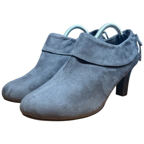 COACH and FOUR Women's Size 8 Gray Suede Ankle Booties Zip Cuffed Bow Heels - Picture 2 of 14